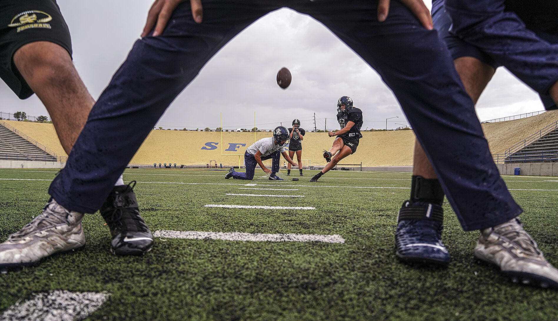 090121_kicker02-rgb.jpg-secondary outside